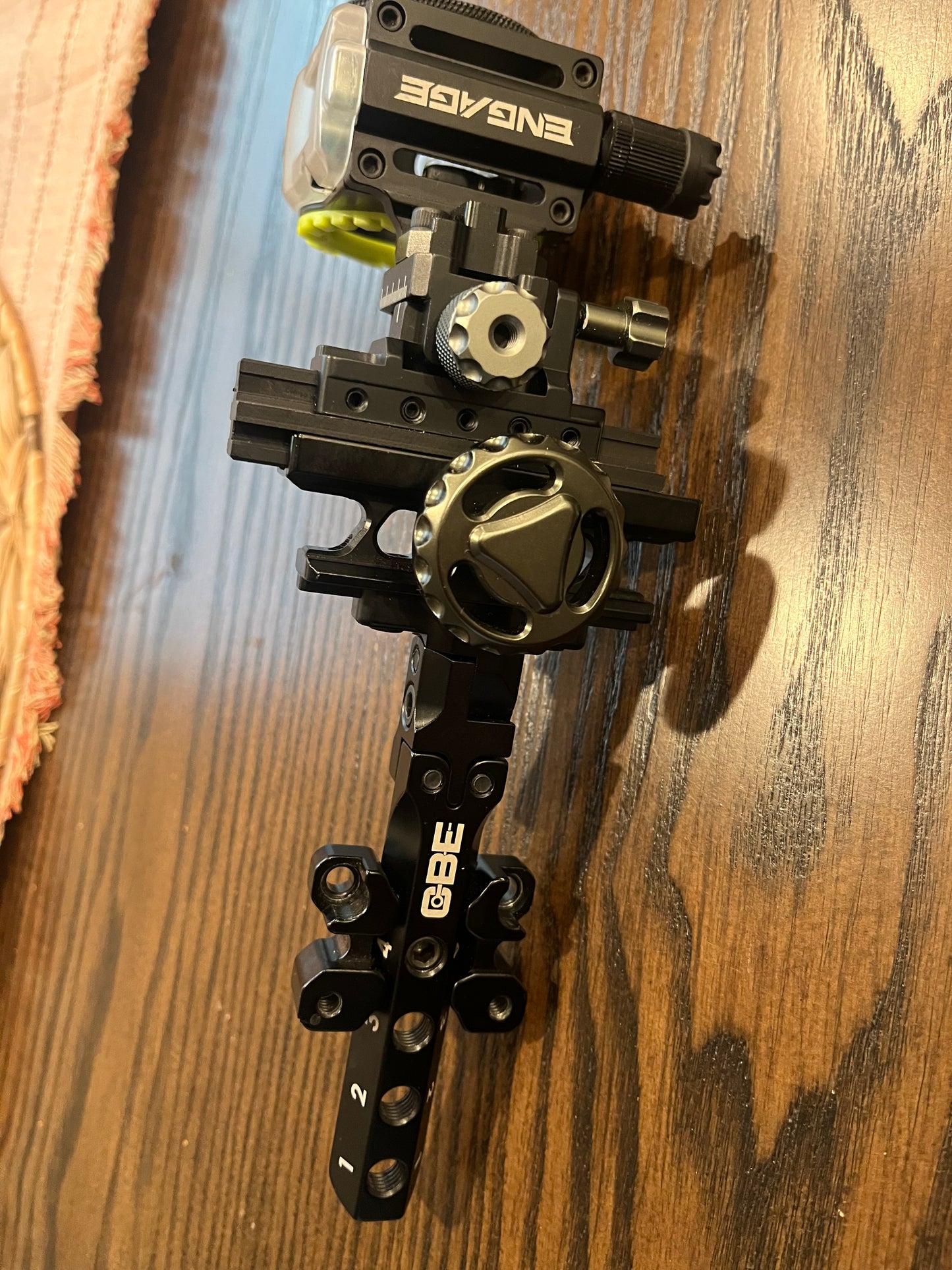CBE Engage Hybrid Single pin